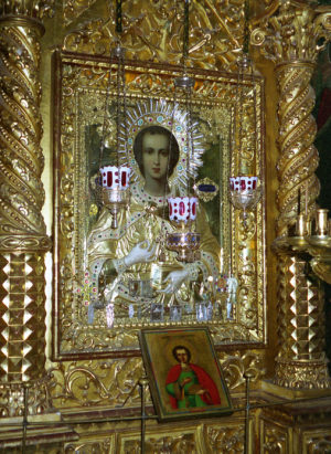 Икона великомученика Пантелеимона в соборном храме обители
