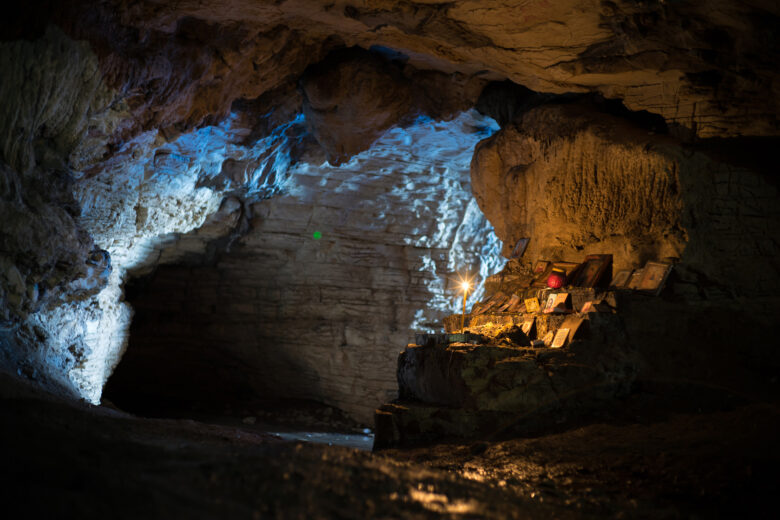 В Широкопокосской пещере